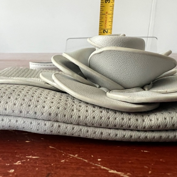 Faux Leather Dove Grey Rose Purse with 2 handle options - Picture 4 of 9